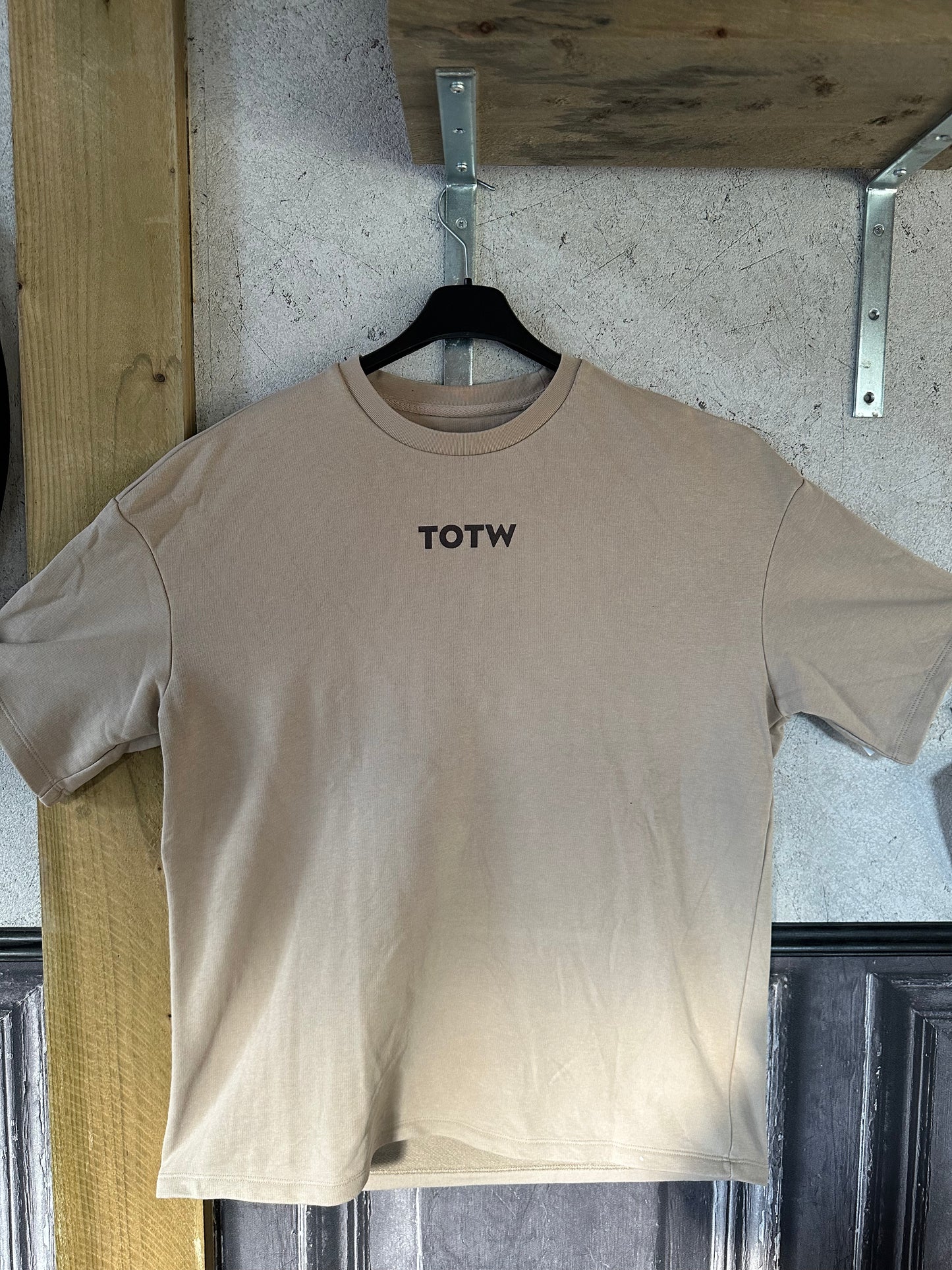 OVERSIZED T-SHIRT.
